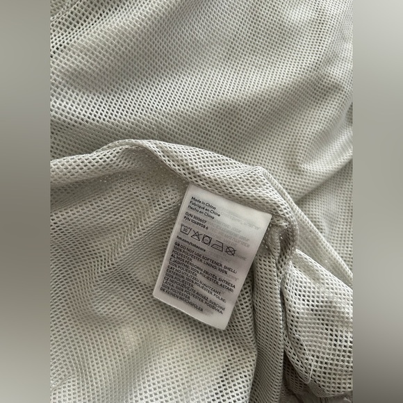 H&M Water Repellent and Windproof Jacket - size Small - Picture 7 of 10